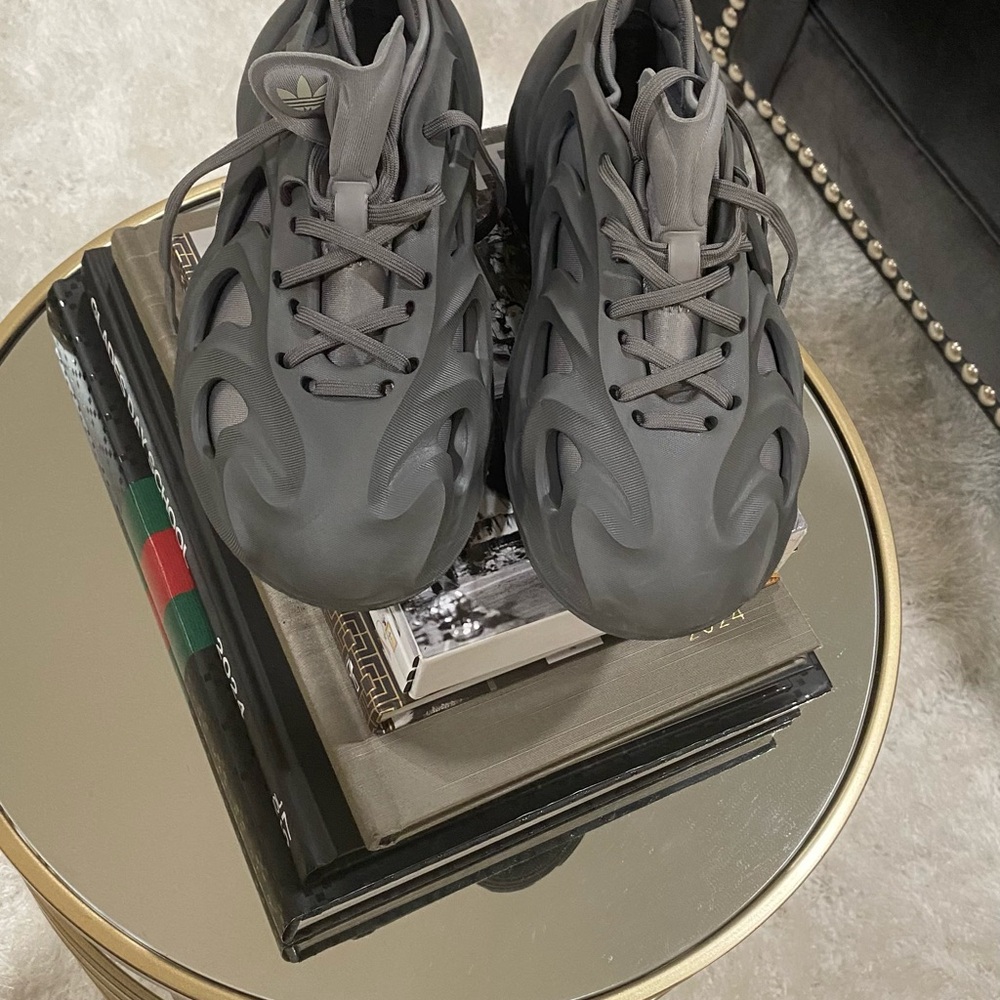adidas Men's Dark Gray Sculpted Sneakers